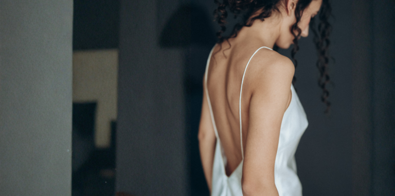 A New Solution for Breakouts on the Back and Décolleté